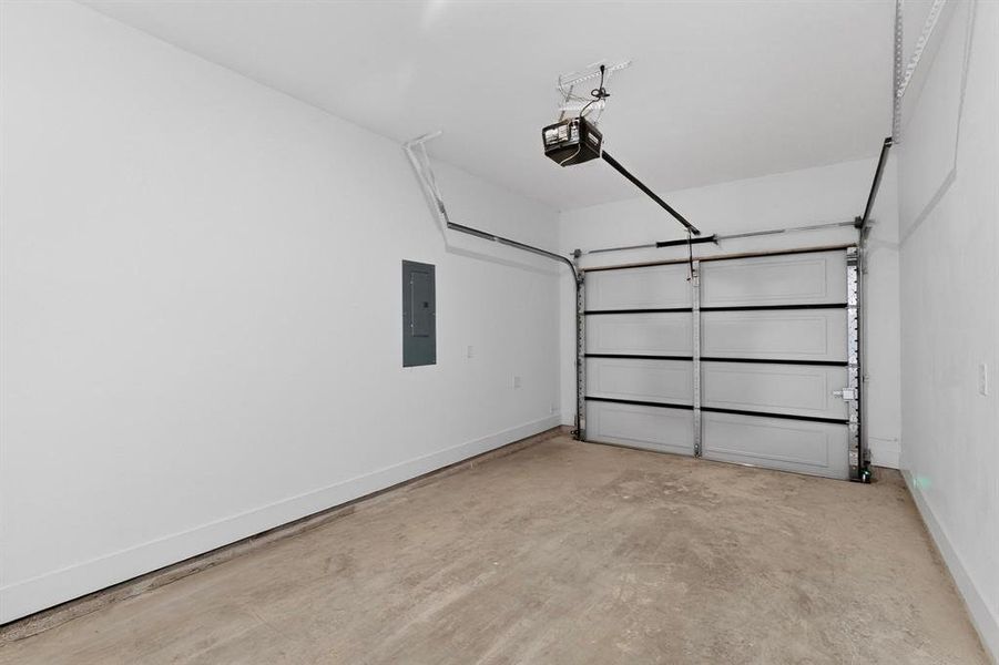 Spacious, unfurnished interior of a new home in , Denison (Image 14).