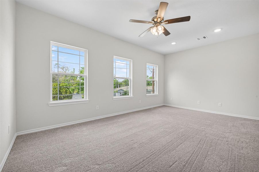 Spacious, unfurnished interior of a new home in , Houston (Image 23).