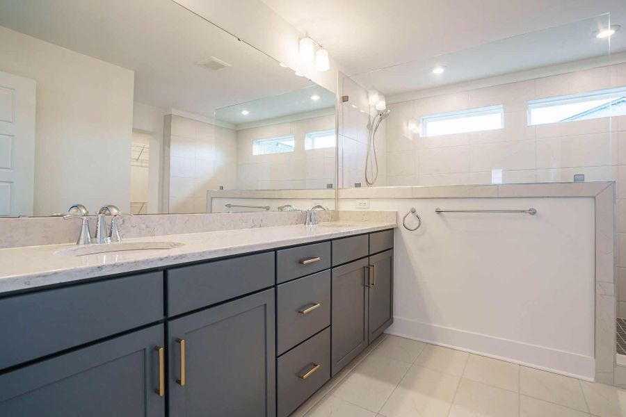 The Simpson - Owner's Bath The Simpson - Owner's Bath