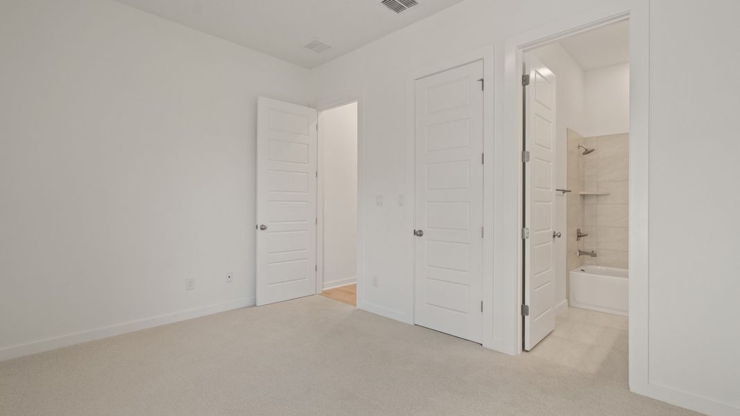 Spacious, unfurnished interior of a new home in Turnleaf, Punta Gorda (Image 22). Spacious, unfurnished interior of a new home in Turnleaf, Punta Gorda (Image 22).
