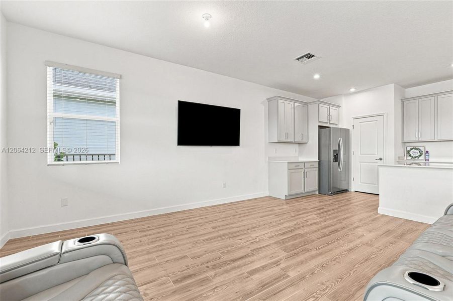 Spacious, unfurnished interior of a new home in Tradition, Port St. Lucie (Image 28).