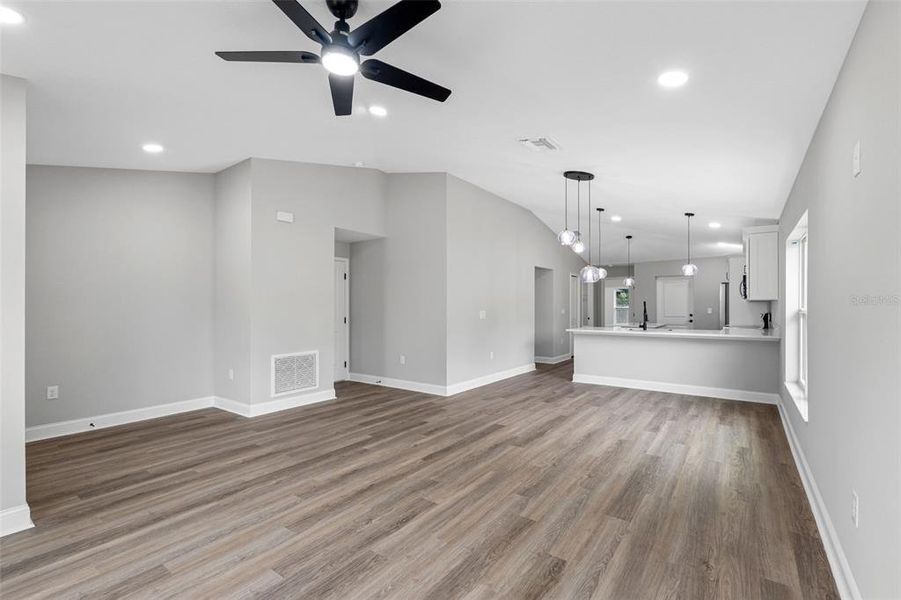 Spacious, unfurnished interior of a new home in , Tampa (Image 20).