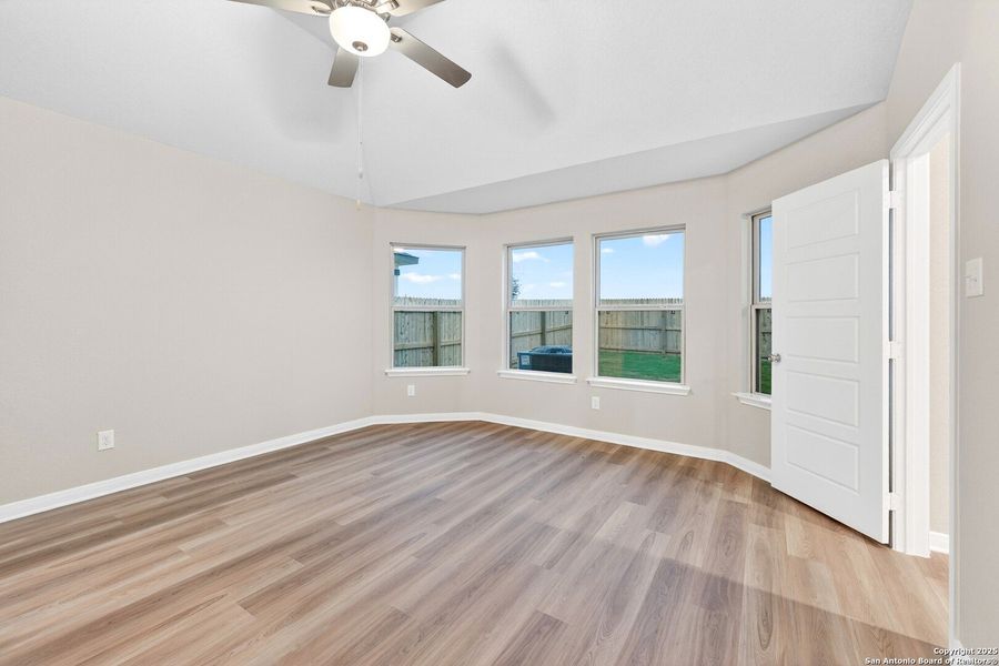 Spacious, unfurnished interior of a new home in Park Place, New Braunfels (Image 17).