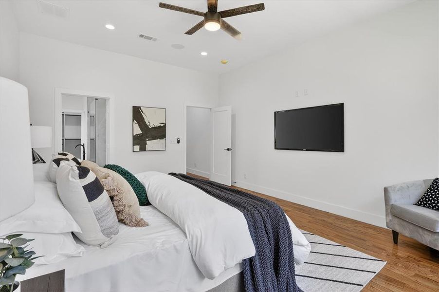 Furnished interior view inside a new home in , Dallas (Image 34).