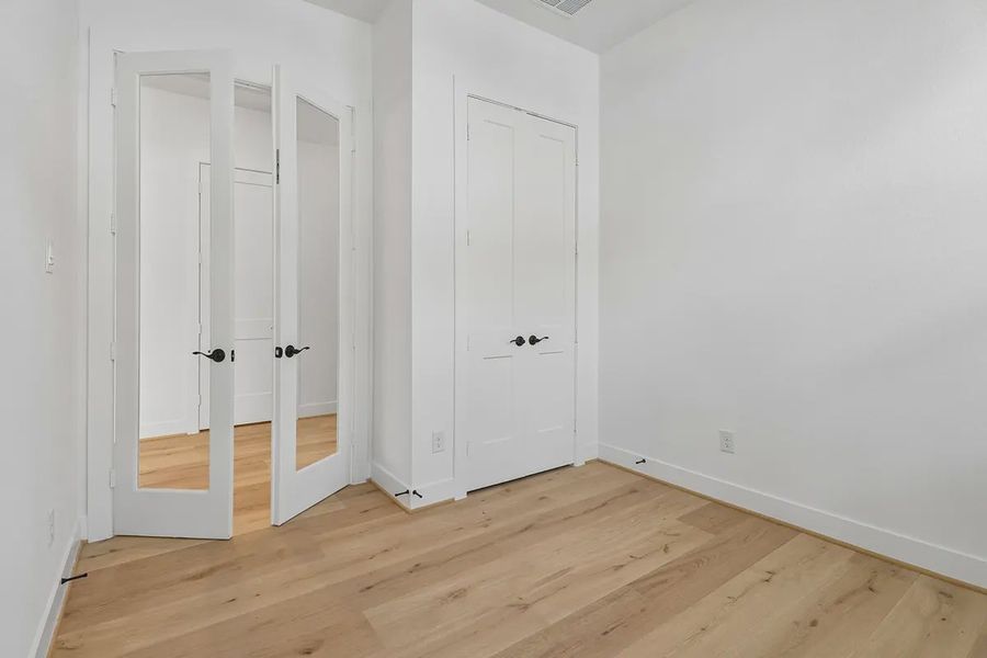 Spacious, unfurnished interior of a new home in Parkside on the River, Georgetown (Image 26).