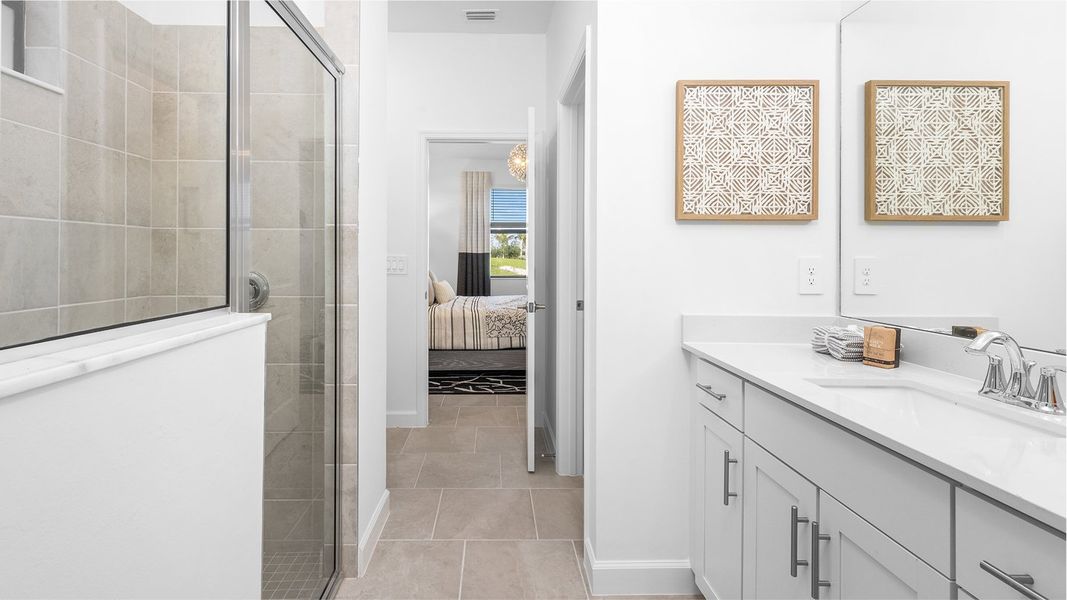 9282 Orchid Owners Bath 1of2 Base3