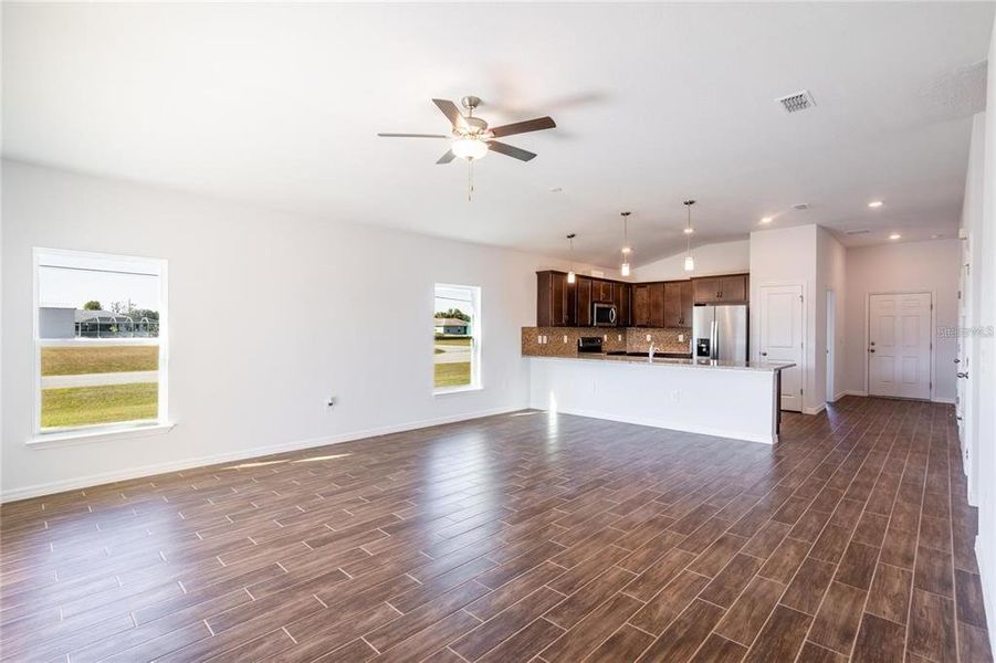Spacious, unfurnished interior of a new home in , Fort Myers (Image 28).
