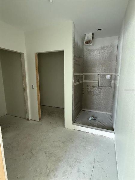 Spacious, unfurnished interior of a new home in , Ocala (Image 23).