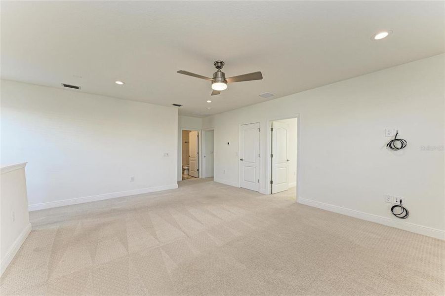 Spacious, unfurnished interior of a new home in , Sarasota (Image 40).