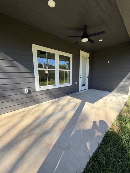 Exterior details and patio area of a home in , Vidor (Image 3).