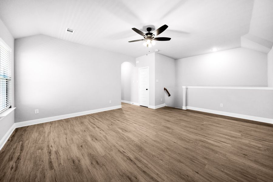 Spacious, unfurnished interior of a new home in Summerwood, Red Oak (Image 34).