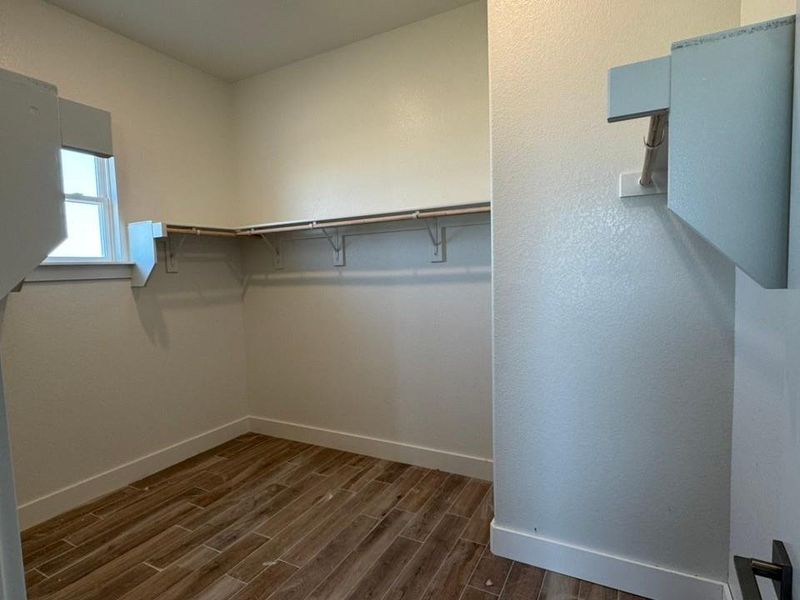 Spacious, unfurnished interior of a new home in Rocky Top, Krum (Image 10).