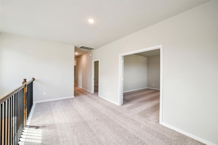 Spacious, unfurnished interior of a new home in Anderson Lake, Houston (Image 37).