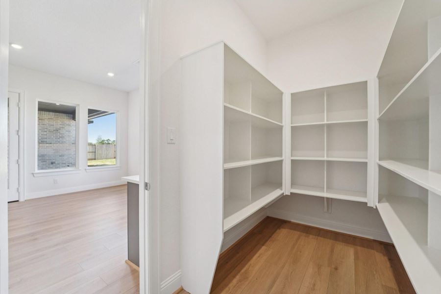 Spacious, unfurnished interior of a new home in Meridiana 70', Manvel (Image 19).