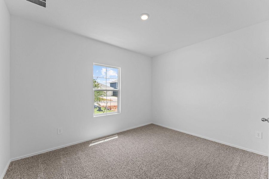 Spacious, unfurnished interior of a new home in Durango, Mustang Ridge (Image 17).