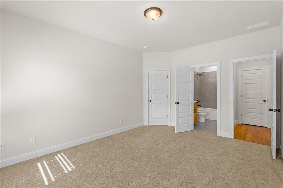 Spacious, unfurnished interior of a new home in Red Oak Ridge, Loganville (Image 18).