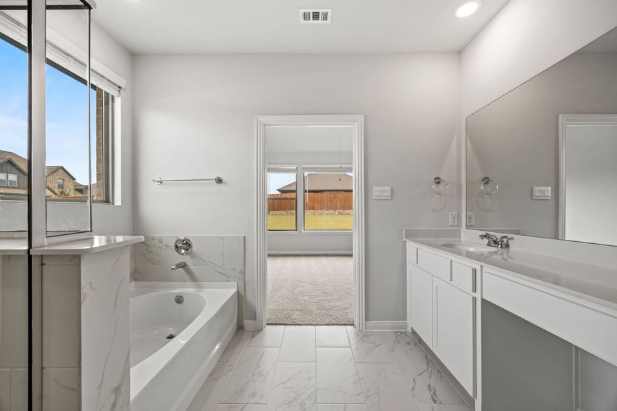 Representative furnished interior of a home built from the Becker by Cambridge Homes in Tinsley Meadows, Van Alstyne (Image 10).
