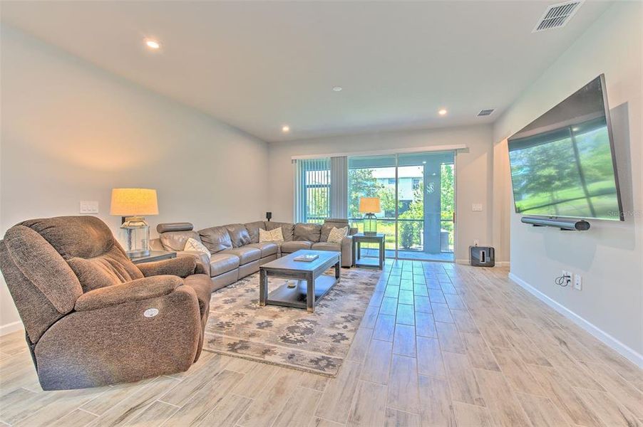 Image 43 of a home in Bloomingdale Townes.
