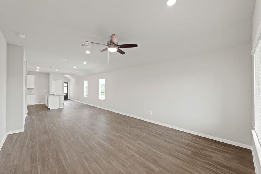 Spacious, unfurnished interior of a new home in Bammel Oaks, Houston (Image 14).