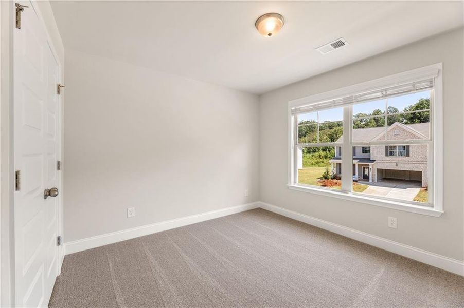 Spacious, unfurnished interior of a new home in Hellen Valley, Braselton (Image 14).