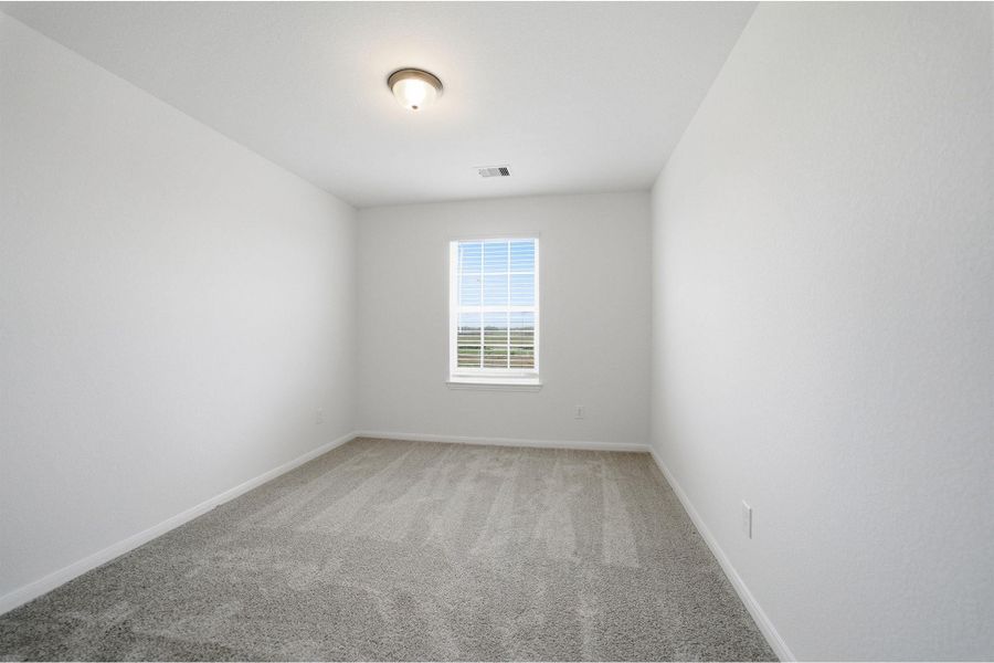 Spacious, unfurnished interior of a new home in Ashland, Texas City (Image 22).