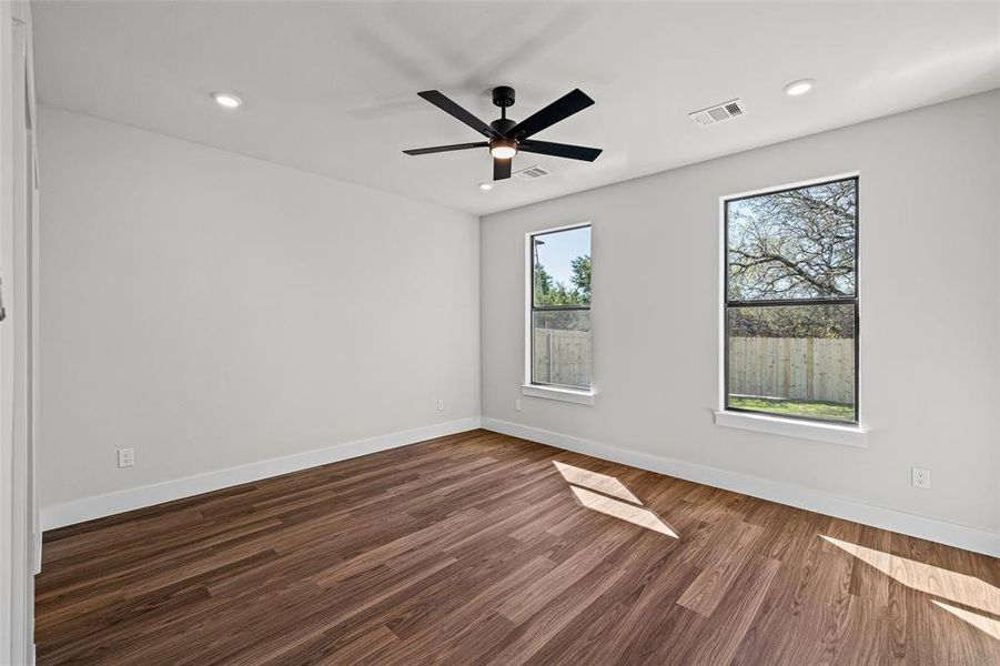 Spacious, unfurnished interior of a new home in , Granbury (Image 26).