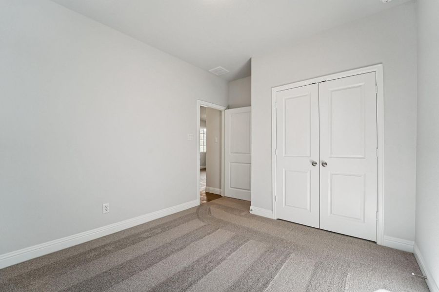 Spacious, unfurnished interior of a new home in Evergreen 40', Conroe (Image 31).