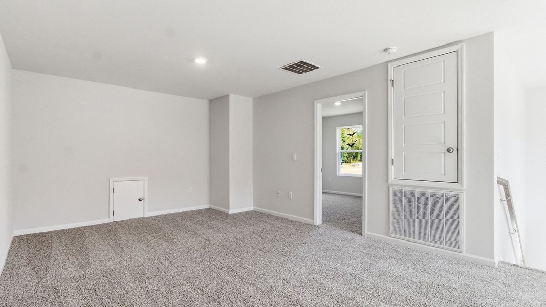 Spacious, unfurnished interior of a new home in Misting Springs, Crawfordville (Image 21).