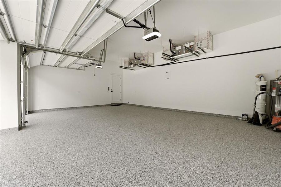 Spacious, unfurnished interior of a new home in , Sarasota (Image 25).