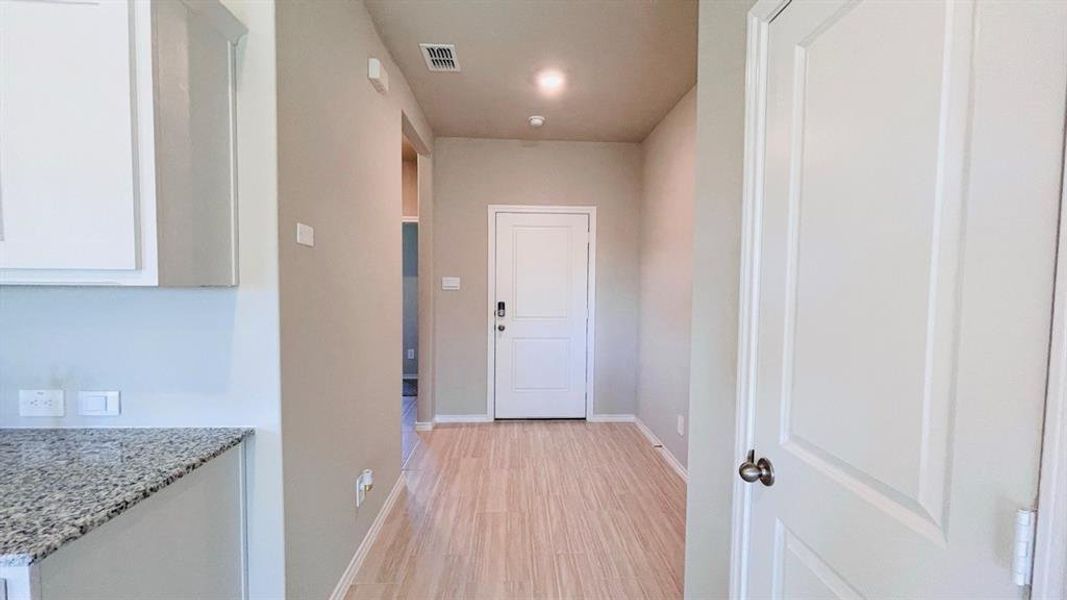 Spacious, unfurnished interior of a new home in Sunnycreek, Fort Worth (Image 22).