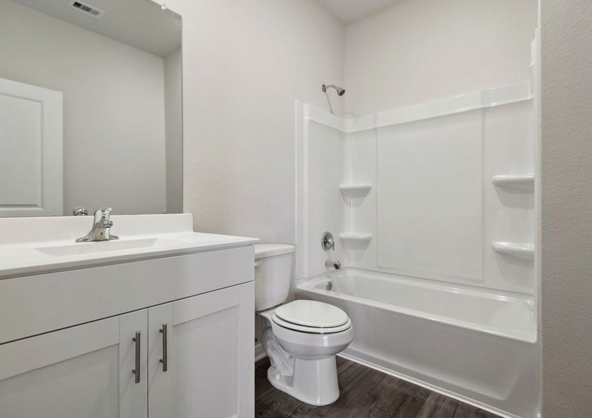 Secondary bathroom with a shower/tub combination