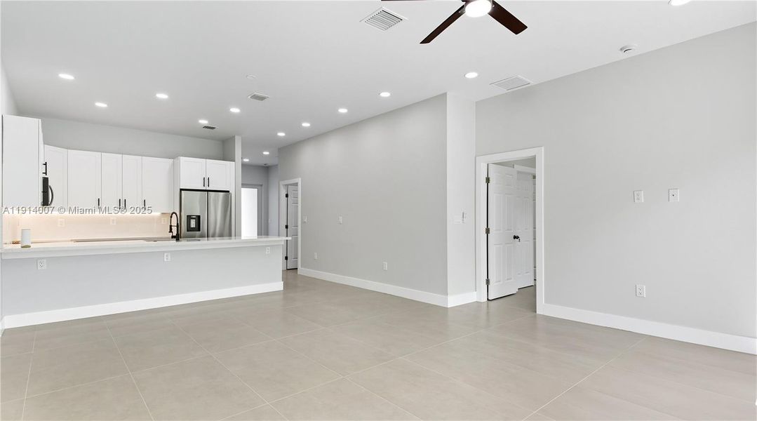 Spacious, unfurnished interior of a new home in , Fort Lauderdale (Image 17). Spacious, unfurnished interior of a new home in , Fort Lauderdale (Image 17).