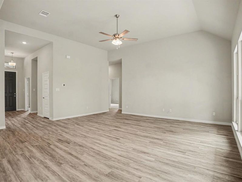 Spacious, unfurnished interior of a new home in Cole Crossing Estates, DeSoto (Image 27). Spacious, unfurnished interior of a new home in Cole Crossing Estates, DeSoto (Image 27).