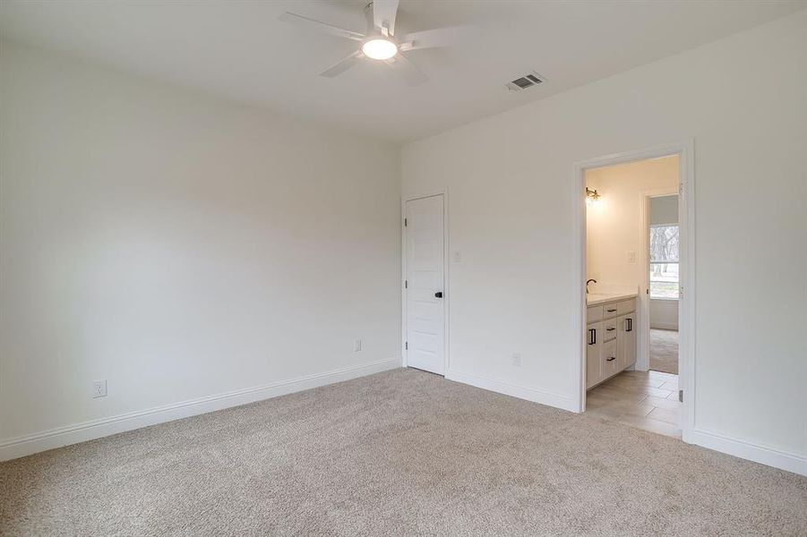 Spacious, unfurnished interior of a new home in , Granbury (Image 17). Spacious, unfurnished interior of a new home in , Granbury (Image 17).