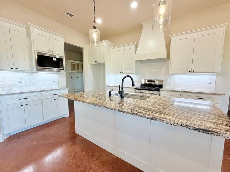 Furnished interior view inside a new home in , Weatherford (Image 16).