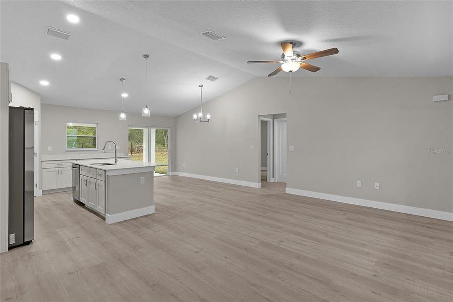 Spacious, unfurnished interior of a new home in , Ocklawaha (Image 24).