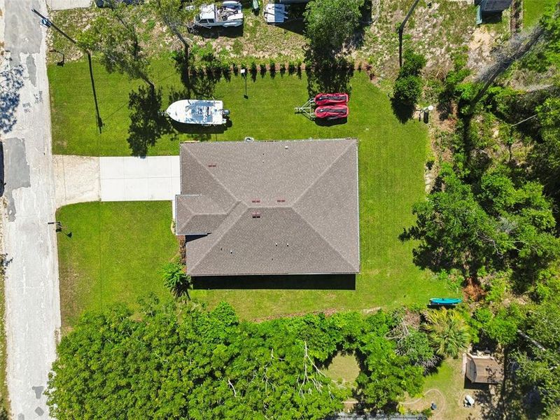 Exterior details and patio area of a home in , Weeki Wachee (Image 26).