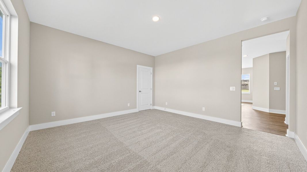Spacious, unfurnished interior of a new home in McClure Farms, Columbia (Image 43).