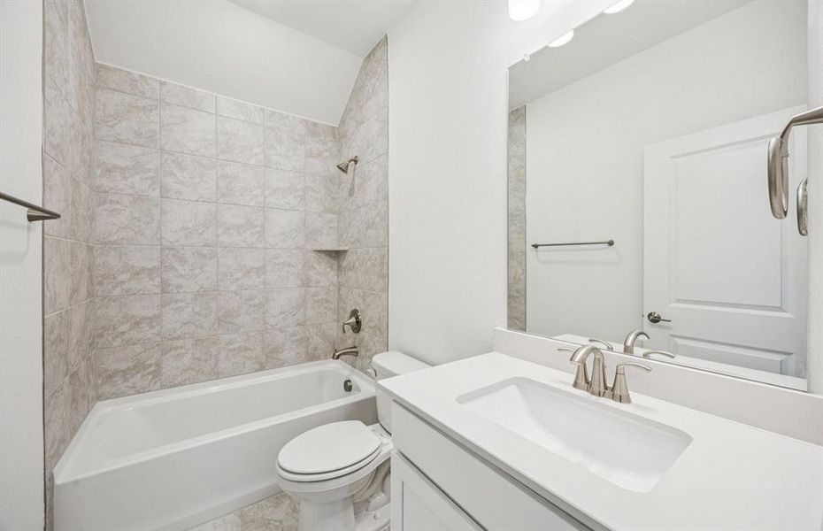 Spacious secondary bathroom Spacious secondary bathroom