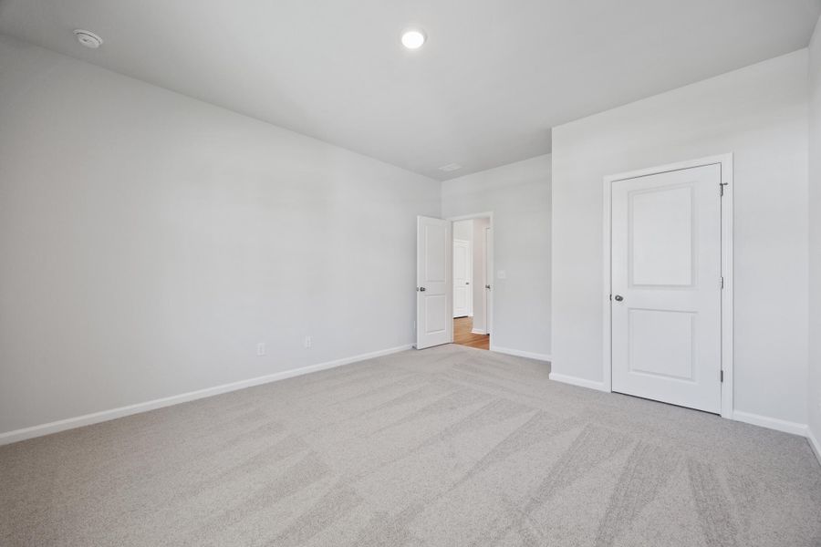 Spacious, unfurnished interior of a new home in Bradford Pointe, Summerville (Image 23).