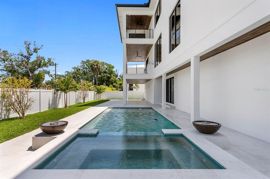 Exterior details and patio area of a home in , Tampa (Image 28).