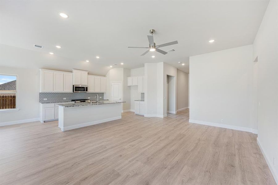 Spacious, unfurnished interior of a new home in Arcadia Trails Classic 50, Balch Springs (Image 20). Spacious, unfurnished interior of a new home in Arcadia Trails Classic 50, Balch Springs (Image 20).