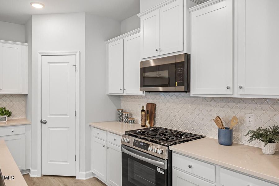 Furnished interior view inside a new home in Gregory Village, Lillington (Image 106).
