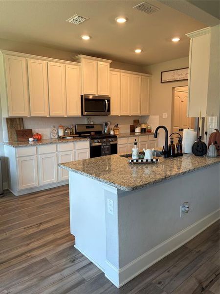 Furnished interior view inside a new home in Shadowbend, Anna (Image 10).