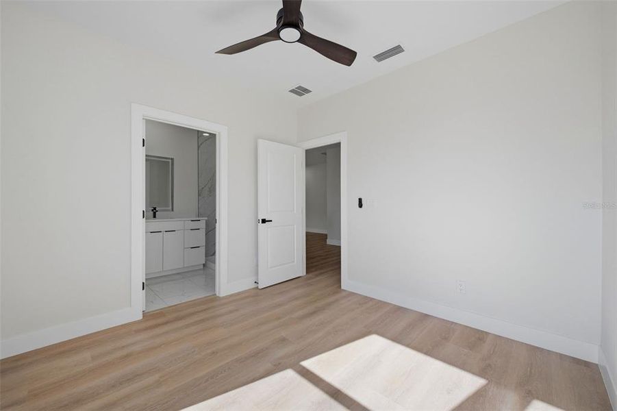 Spacious, unfurnished interior of a new home in , Tampa (Image 22).