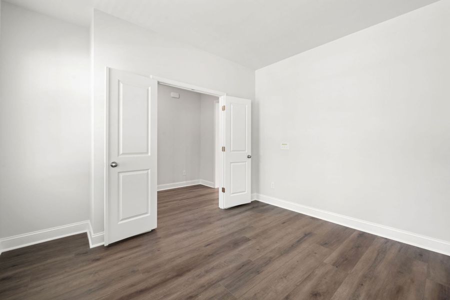 Spacious, unfurnished interior of a new home in Waterways, Richmond Hill (Image 15).