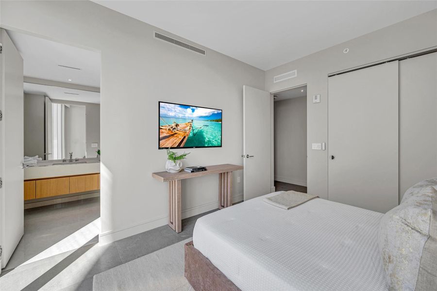 Furnished interior view inside a new home in , Fort Lauderdale (Image 10).