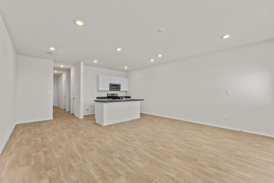 Spacious, unfurnished interior of a new home in Bollinger, Maxwell (Image 16).