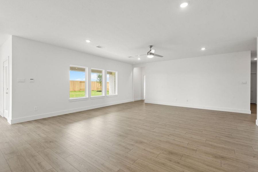 Spacious, unfurnished interior of a new home in Riverside Estates, Baytown (Image 22).