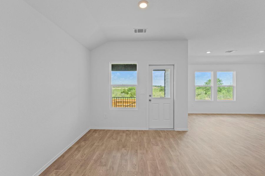 Spacious, unfurnished interior of a new home in Durango, Mustang Ridge (Image 20).